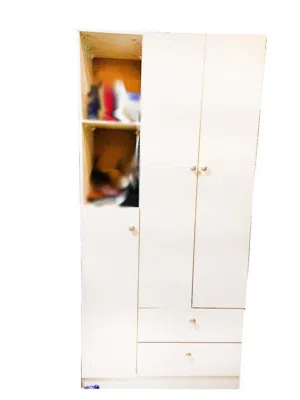 خزانة شباب بحالة ممتازة