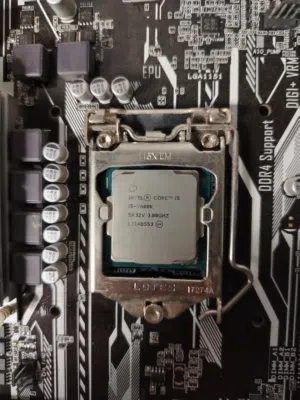 معالج intel i5 7600k مع البورد بحاله جيده