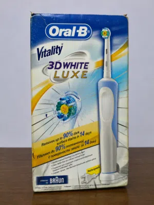 فرشاة أسنان كهربائية Oral-B Vitality 3D White Luxe الأصلية من Braun.