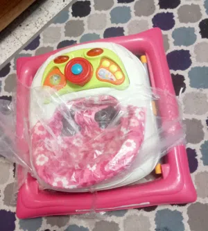 مشاية اطفال جديدة و سيارة