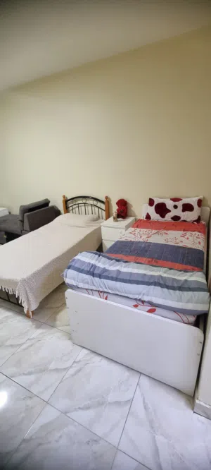 سكن نسائي هادئ  غرفة مشتركة ثلاثية