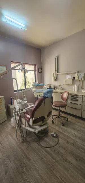 عيادة طب اسنان للبيع في موقع مميز في شارع الخالدي