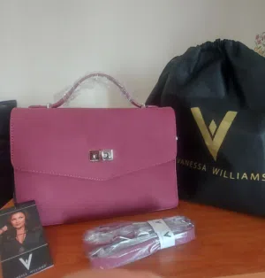 شنتة ماركة VANESSA WILLIAMS اصلية جديدة وارد اميركا مع الكيس لون وردي غامق