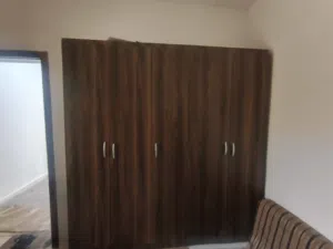 دولاب استعمال نظيف للبيع قابل لنقاش