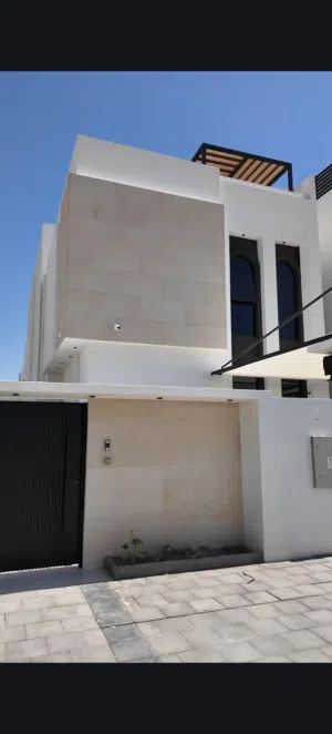 438 m2 More than 6 bedrooms Villa for Sale in Muscat Al Khoud