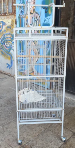 قفص لطيور للبغبغاء