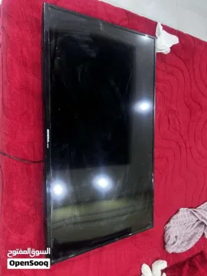 شاشة LED بحالة جيدة جداً، نظيفة وشغالة بدون مشاكل. مناسبة للبيت أو المكتب، صورة واضحة وأداء ممتاز