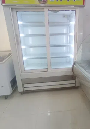 للبيع بداعي السفر عده محل دواجن وأسماك كامله بحالة الوكالة