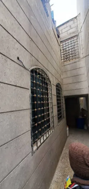 بيت للبيع لبنتين وربع دور مشطب وعمدان الدور الثاني جاهزات الموقع . تقاطع 24 مع شارع الثلاثين قريب