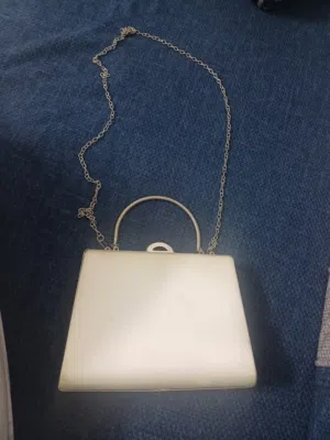 شروه كامله قفطان مع احذيه نسائيه مع طقم طفل مع شناتي نسائي بسعر طري طبعا كلو نظيف زي جديد