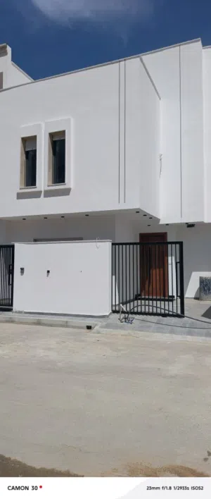 فيلا دورين وملحق البيع السراج شارع متفراع من البغدادي فرب جامع يوسف بن تشافين