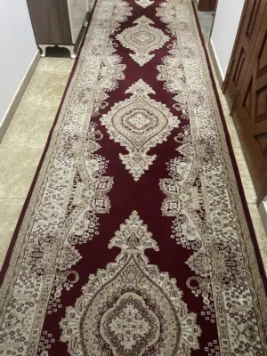 تفريشة حوش كاملة متكونه من سجادة كبيرة وصغيرة وتلاته ممرات وتلاته دواسات