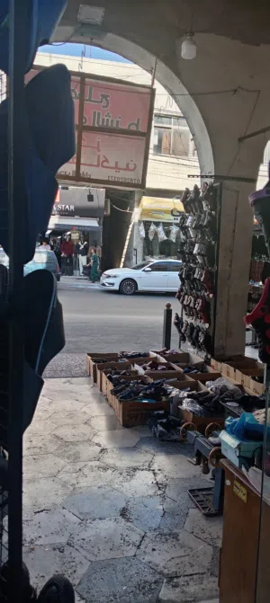 محل تجاري داخل سوق المقابلين بجانب الخطيب مول.
