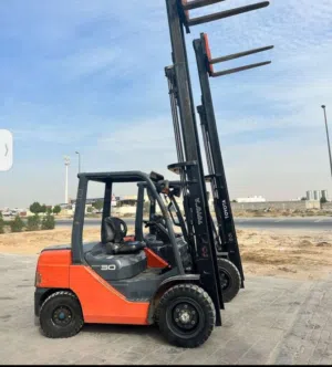 رافعة شوكية للايجار forklift for rent