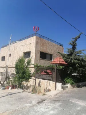 عمارة مكونة من 4 شقق