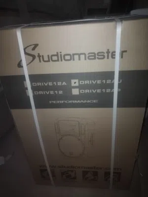 للبيع مكبر صوت (سماعة) من الماركة العالمية الشهيرة Studiomaster، موديل Drive 12AU