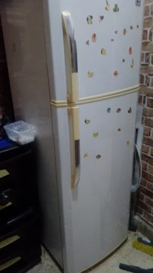 ثلاجه نوع الجي للبيع
