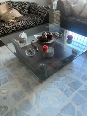 طاوله وسطيه خشب بلوط للبيع بحاله جيده