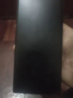 جلكسي نوت 10العادي مشرخ ونقطه صغيره خالي من اي طبعه السعر 40الف