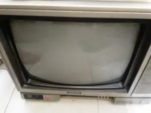 تلفزيون توشيبا ياباني قديم
