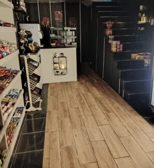 محل للبيع بكافة معداته