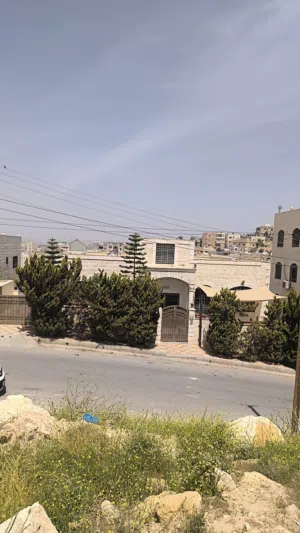 منزل مستقل للبيع 3  طوابق من المالك مباشره