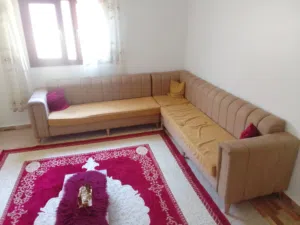 صالون للبيع