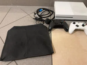 إكس بوكس ون إس 1 تيرابايت مع يدين