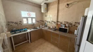 شقة نظيفه للايجار في الخوض السادسه
