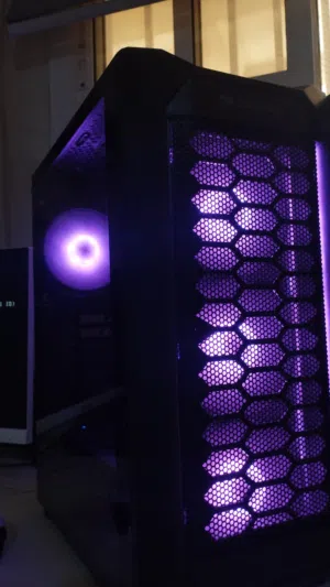 للبيع بيسي قيمينق 100% و بس بدون كرت شاشه 10جيبي رام 128جيبي ssd 500gb HDd i5  بس مستخدم شهر ونص