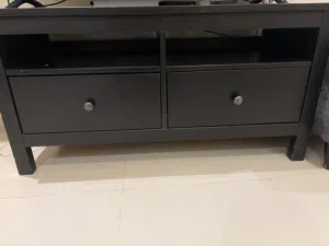 طاولة تلفزيون ايكيا استخدام خفيف