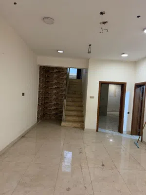 منزل يصلح لكافة الأنشطة التجارية وسكن الموظفين الأجانب