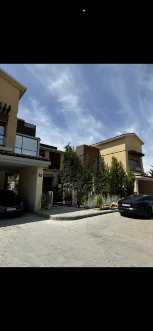 478 m2 4 Bedrooms Villa for Sale in Amman Al-Thuheir
