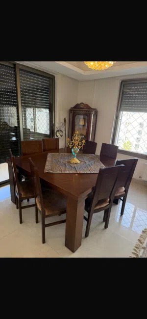 طاولة طعام سفره مع كراسي وكونسول عدد 8 كرسي بحاله ممتازه خشب طبيعي بحاله ممتازه جدا