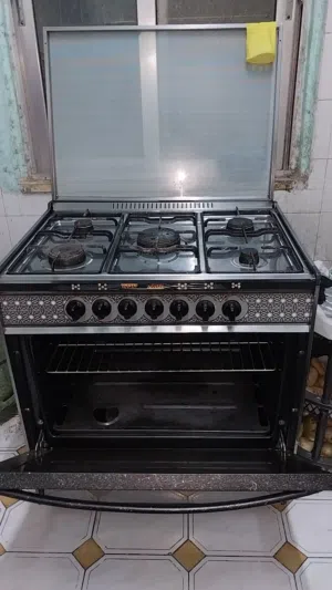 للبيع غاز/فرن بحالة ممتازة فرن غاز مع 5 عيون، شغال ممتاز وما عليه أي مشاكل نظيف استعال خفيف