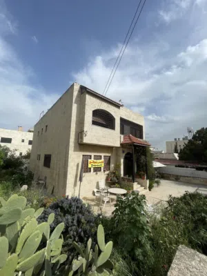 ارض سكنيه للبيع في خلدا مع فيلا