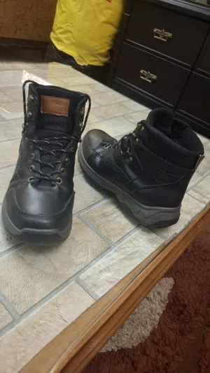 بوتس فرو + شوز برقبة اوروبيات اصلي نمرة 41 مستخدم حالة ممتازة