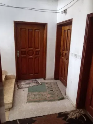 شقة للايجار طابق اول على الشارع العسكري