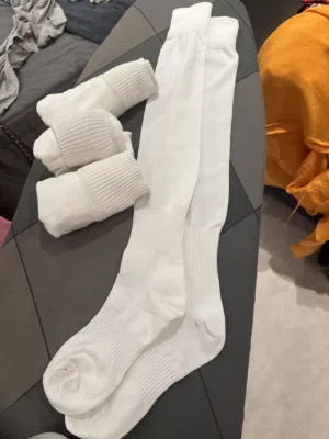 جوارب بيضاء طويله جديده براند اصلي 8 قطع