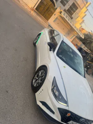 السلام عليكم سوناتا للبيع وارد كوري 2022 قطعه وحده صبغ ً والجاملغ الورا صبغ قليل فول مواصفات