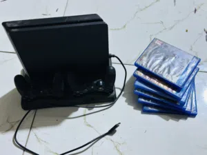 بلي فور للبيع شتريته ونكسرت شاشه مالتي وريد ابيعه تفاصل او وتساب