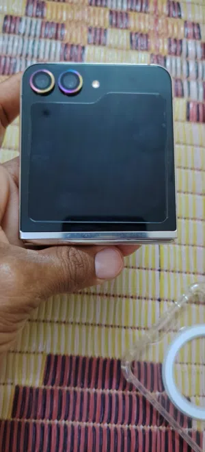 Samsung Galaxy Z Flip5 256 GB in Muscat