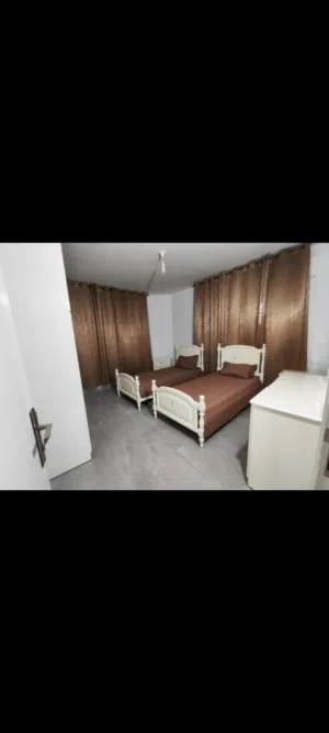 استديو واسع مفروض للايجار في شة ع القدس فرب مكعم توستي