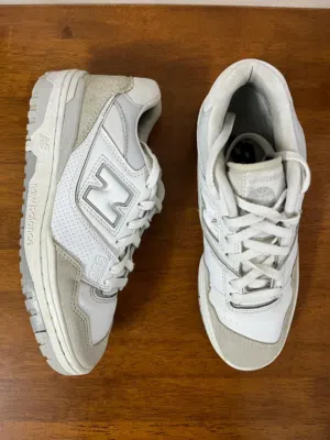 Newbalance 550 للبيع Size:39. 5Condition :10 /10