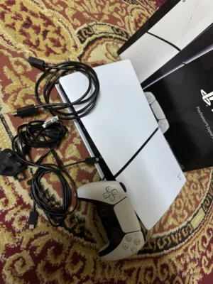 سوني 5 الديجتل نظيف مستخدم شهر نسخه ون تيرا بحاله وكاله مع كرتونه وكل ملاحقاته وكاله