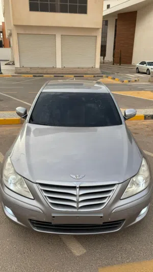 جنيسس 2010 للبيع