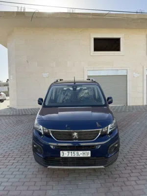 ريفتر ، جير اتوماتيك 7 راكب عداد 70 الف سحب شركة