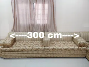 طقم كنب مع طاولات زاويه