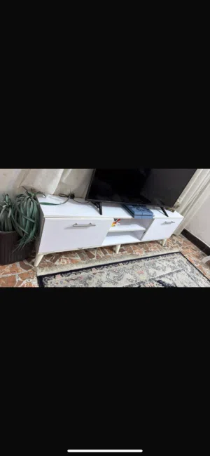 ميز تلفزيون