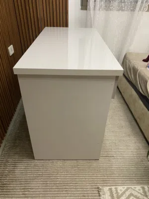 مكتب + تسريحة